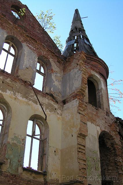 30_2007_5035621.jpg - The ruins inside.